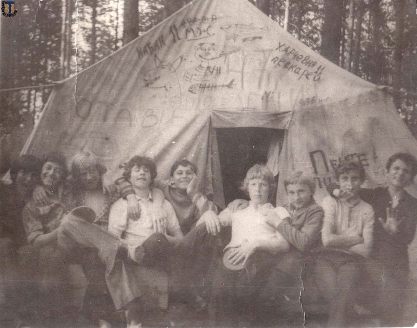 Обитатели одной из палаток, молодежный лагерь «Бригантина – 1974»